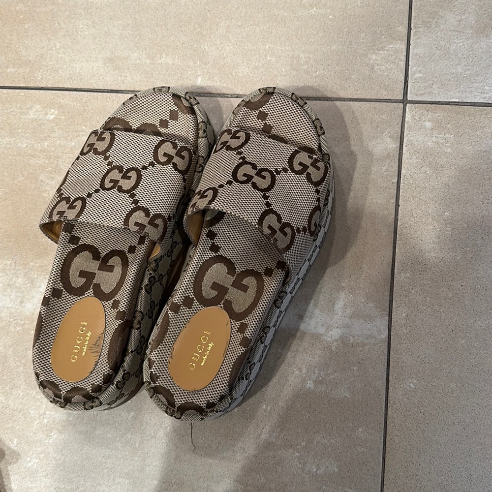 Authentic Gucci Angelina GG canvas